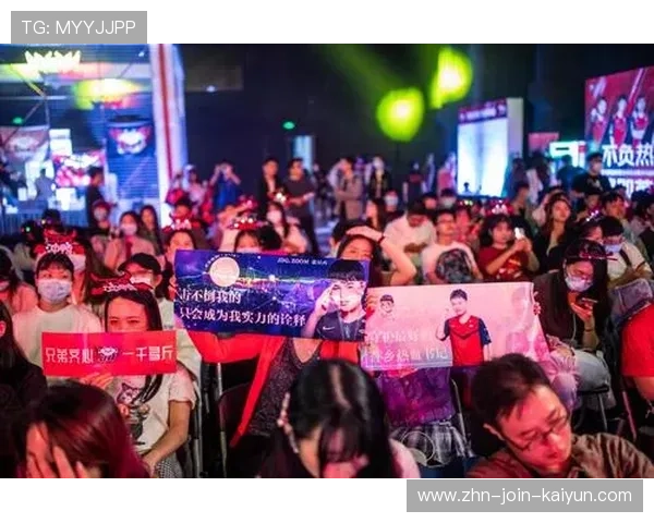 粉丝狂热助威，现场氛围火爆！，粉丝狂热现象分析