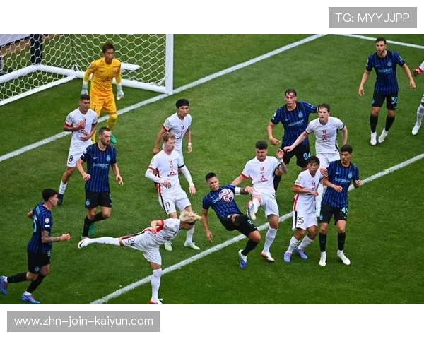 劳塔罗禁区内接迪马尔科传中凌空侧钩，皮球直入球门死角